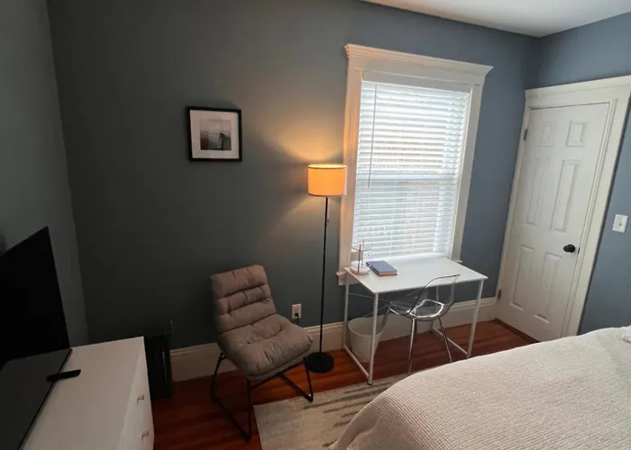 Cozy Private Room Fully Furnished In Boston